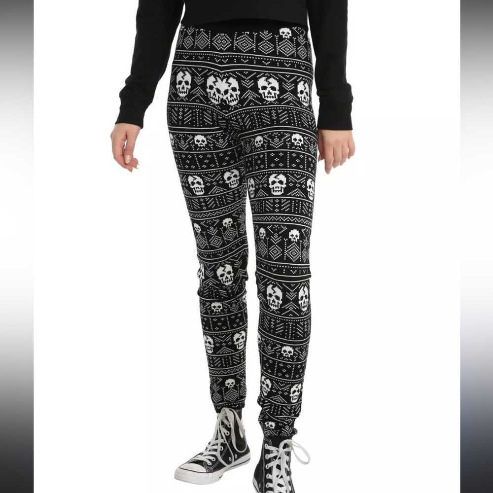 Hot Topic Black and White Skull Fairisle Sweater Knit Leggings Joggers S